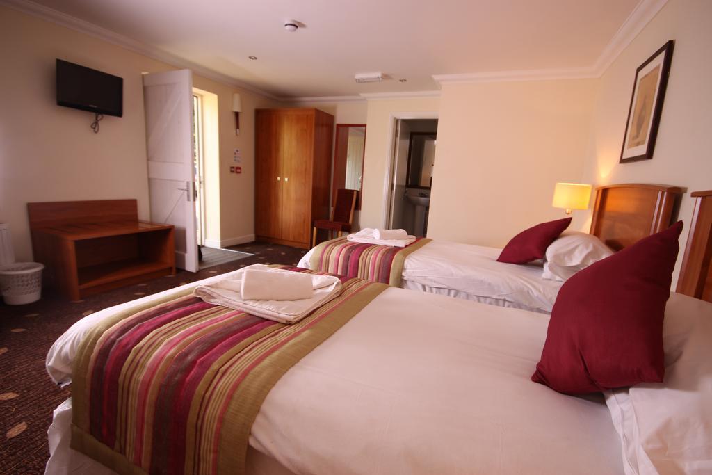 Plas Derwen Hotel Abergavenny Exterior photo
