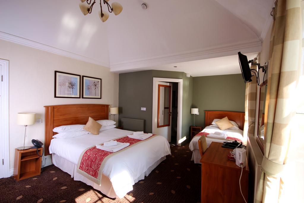 Plas Derwen Hotel Abergavenny Exterior photo