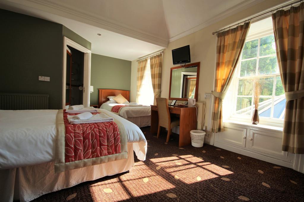 Plas Derwen Hotel Abergavenny Exterior photo