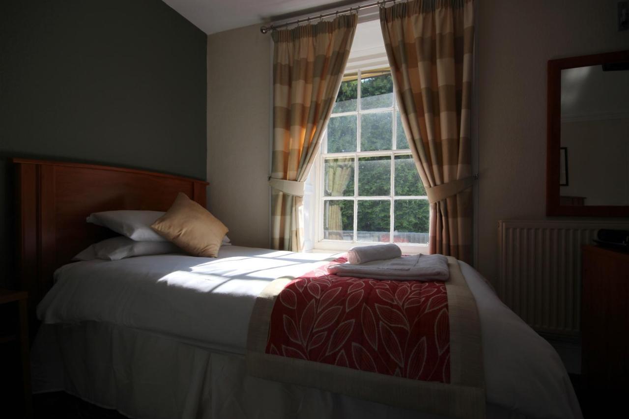 Plas Derwen Hotel Abergavenny Exterior photo
