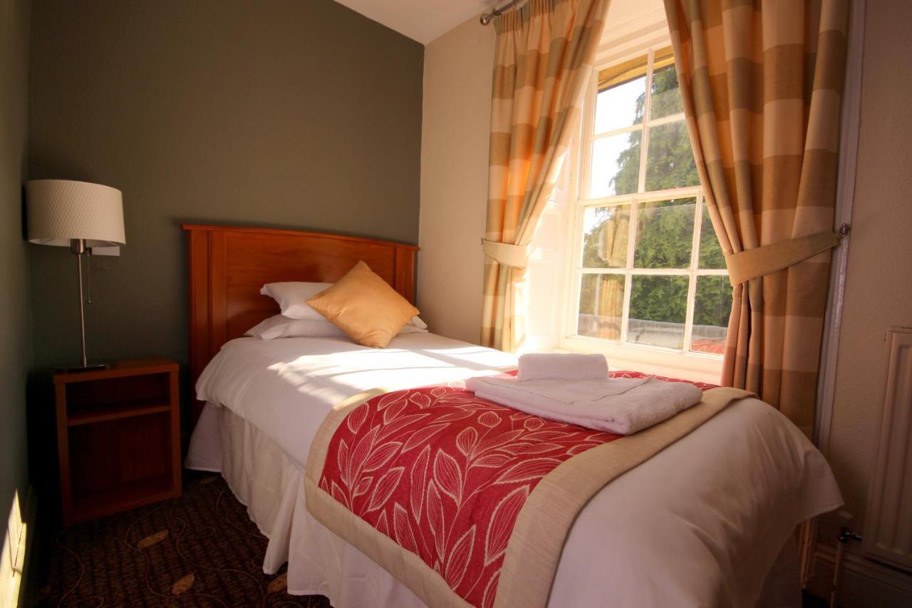 Plas Derwen Hotel Abergavenny Exterior photo